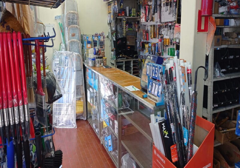 REF. 3820 - Loja de ferragens