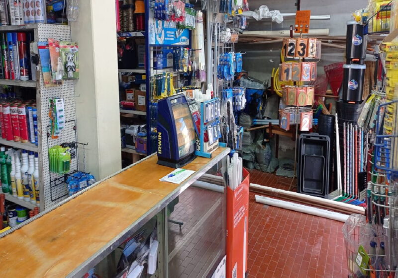 REF. 3820 - Loja de ferragens