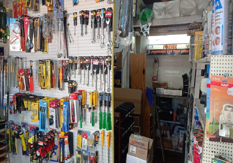 REF. 3820 - Loja de ferragens