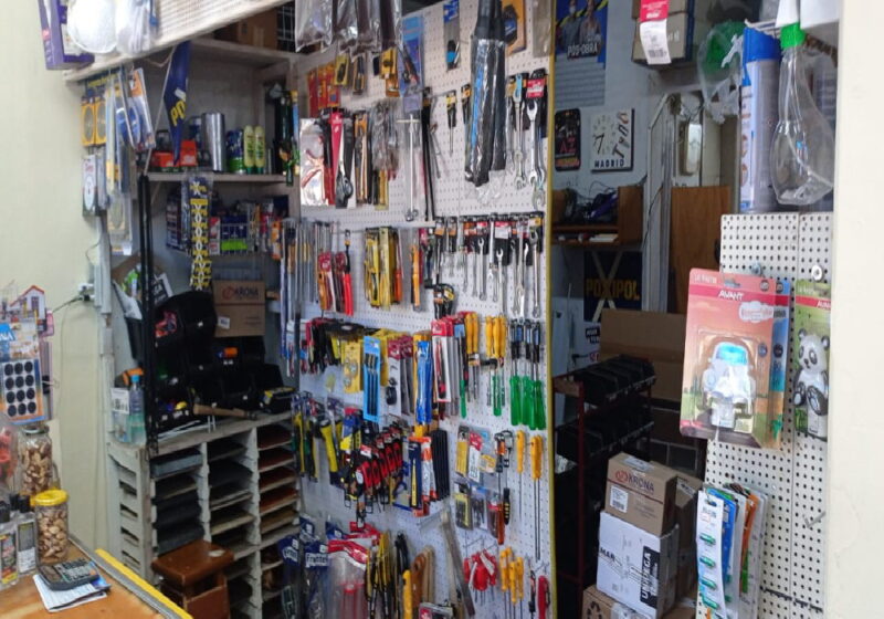 REF. 3820 - Loja de ferragens