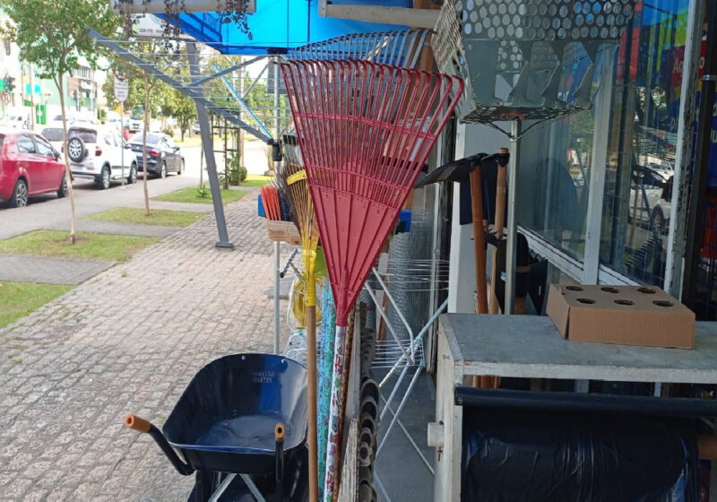 REF. 3820 - Loja de ferragens