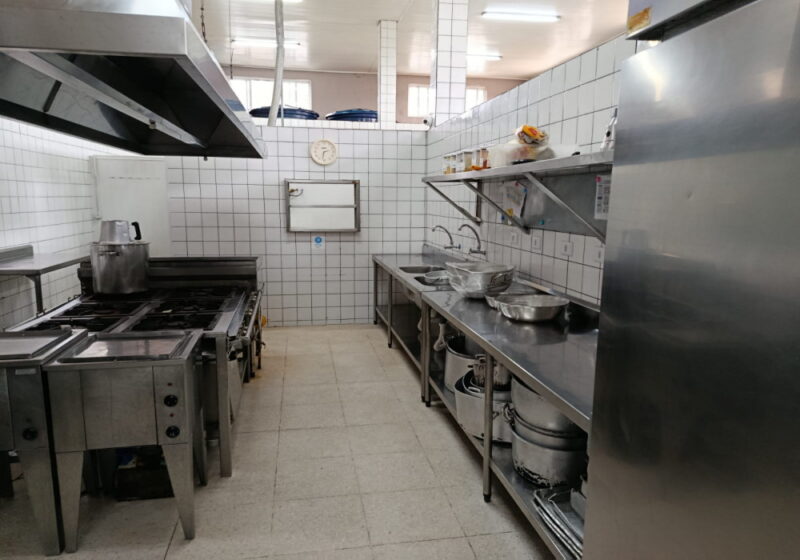 REF. 3965 - Cozinha Industrial com Imóvel