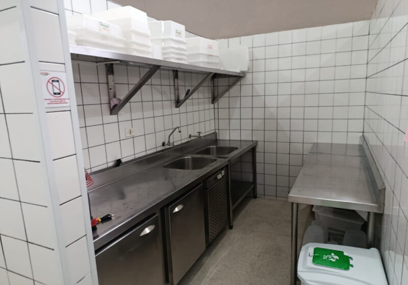 REF. 3965 - Cozinha Industrial com Imóvel