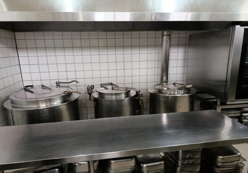 REF. 3965 - Cozinha Industrial com Imóvel