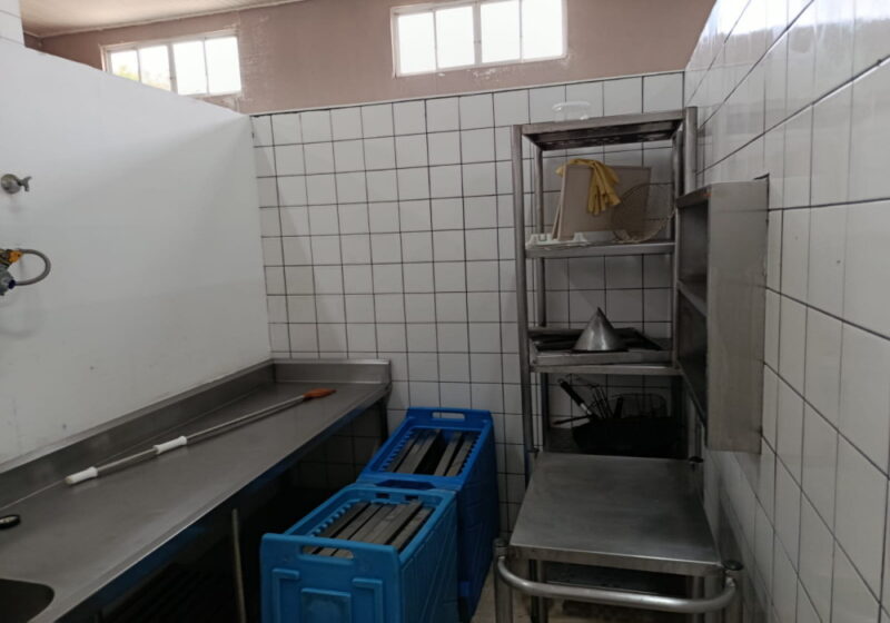 REF. 3965 - Cozinha Industrial com Imóvel