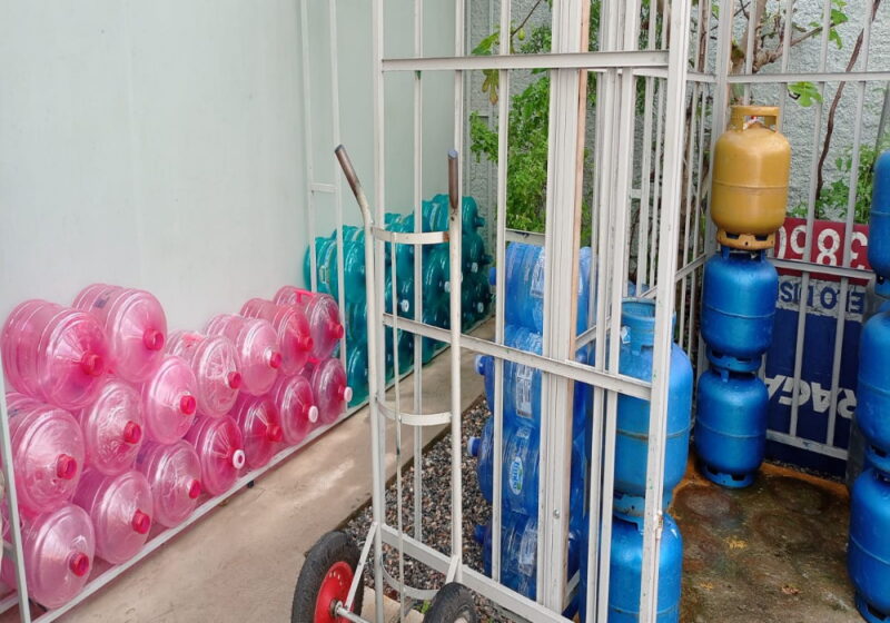 REF. 3897 - Distribuidora de gás e água