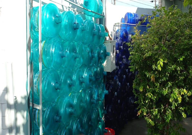 REF. 3897 - Distribuidora de gás e água