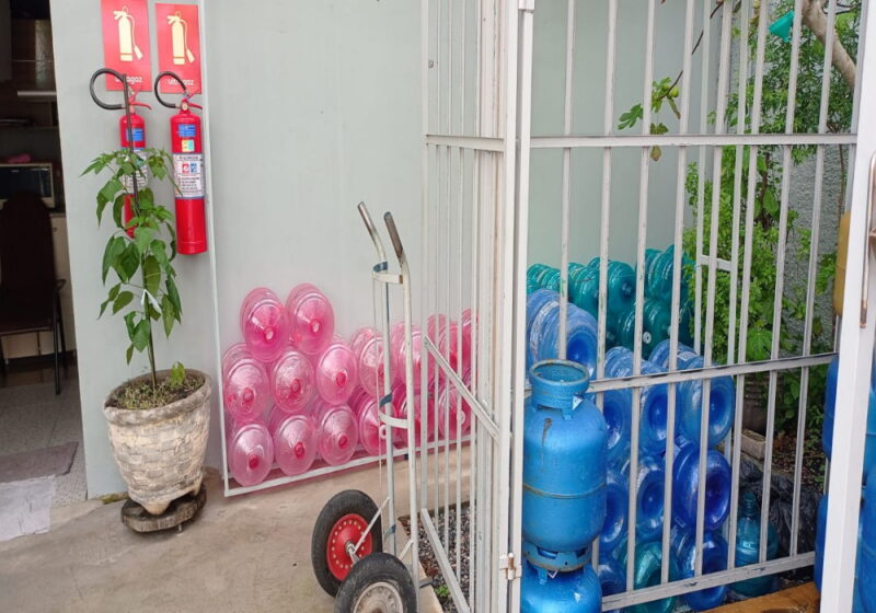 REF. 3897 - Distribuidora de gás e água