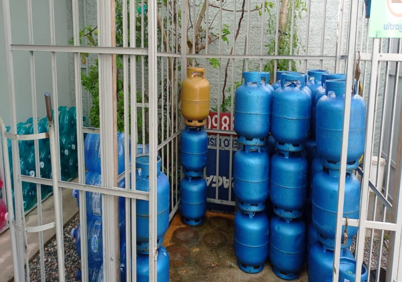 REF. 3897 - Distribuidora de gás e água