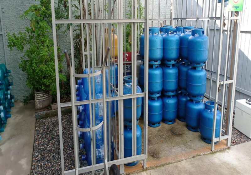 REF. 3897 - Distribuidora de gás e água