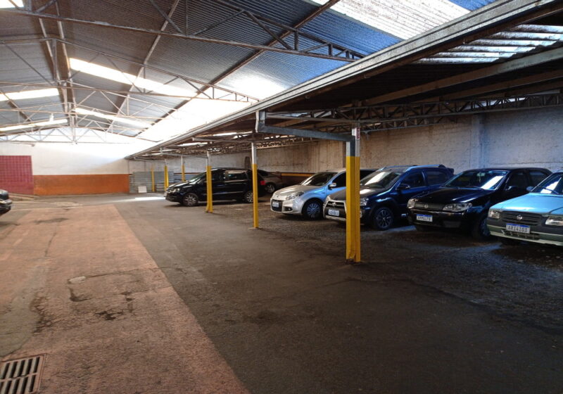 REF. 3757 - Estacionamento central